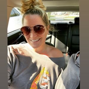 Meet your Posher, Claire